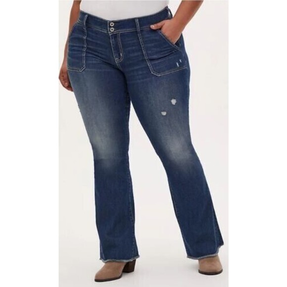 TORRID 24R Mid Rise‎ Stretch Flare Vintage Style Raw Hem Denim Jeans - Picture 1 of 7